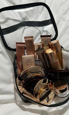 Fancy Cosmetics, Makeup Needs, Pretty Skin Care, Pretty Skin, Makeup Obsession, Makeup Essentials, Perfume Collection, Girls Makeup, Cute Makeup