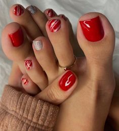 Christmas Nails Pedicure, Red Christmas Toe Nails, Holiday Pedicure Toenails, Christmas Pedicures Toes, Candy Cane Pedicure, Christmas Toenail Ideas, Simple Christmas Toe Nails, Easy Christmas Toe Nail Designs, Christmas Feet Nails