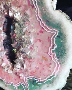 Corny Gifts, Doula Branding, Bubble Aesthetic, Geode Resin Art, Resin Geodes, Resin Pouring, Flamingo Painting, Aesthetic Christian, Resin Products