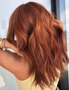 Lived In Red Hair Color, Medium Ginger Hair Color, 2023 Haircuts For Women Medium Layers, Light Red Brown Hair Color Auburn, Mid Length Bob Hairstyles For Fine Hair, Red Honey Hair, Light Copper Red Hair, Ginger Hair Color Copper Strawberry Blonde, Red In Brown Hair