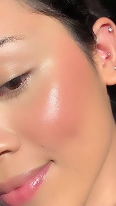 Glitter Blush Makeup, Dewy Blush Makeup, Glowy Pink Makeup, Pink Glowy Makeup, Soft Glow Aesthetic, Baby Pink Makeup, Glowy Blush, Y2k Makeup Looks, Rosy Makeup