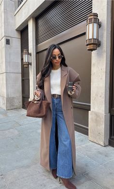 Winter Outfit Coat, Brown Wide Leg Jeans, Neutral Vibes, Sunglasses Celine, Lawyer Outfits, Outfit Coat, Ootd Winter, Brown Jeans, Coat Outfit