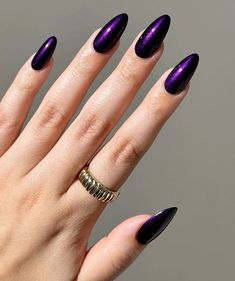 Powder Dipped Nails Chrome, Dark Purple Chrome Nails Almond, Dark Purple Metallic Nails, Black Nails With Purple Chrome, Dark Purple Witchy Nails, Deep Purple Halloween Nails, Dark Purple Black Nails, Metallic Nail Art Designs, Black And Purple Chrome Nails