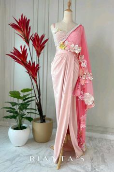 Baju Kahwin, Coral Skirt, Draping Fashion, Outfits Woman, Saree Designs Party Wear, Indian Dresses Traditional, Designer Outfits, Ethnic Outfits, Designer Party Wear Dresses