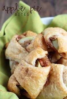 Crescent Recipes, Apple Pie Bites, Easy Apple Pie, Pie Bites, Crescent Roll Recipes, Fall Dessert Recipes, Monkey Bread, Dessert Bar, Thanksgiving Desserts