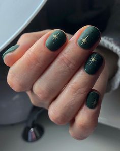 Short Nails Winter Ideas, Green Nails With Stars, Green Nail Designs Short, Short Star Nails, Blue Christmas Nail Ideas, Short Green Nails, Nail Art Stars, Christmas Nails Blue, Star Nail Designs