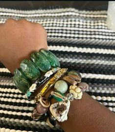 Jewelry Aesthetic, Wrist Jewelry, Girl Jewelry