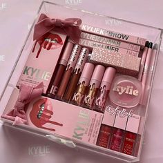 Kylie Cosmetics Packaging, Pr Makeup Packages, Kylie Cosmetics Aesthetic, Makeup Advent Calendar, Jenner Makeup, Girly Makeup, Kylie Lip Kit, Kylie Jenner Makeup