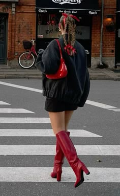 00s Mode, Rok Outfit, Neue Outfits, Red Boots, Looks Street Style, Outfit Trends, Valentine's Day Outfit, Mode Inspo, Red Outfit