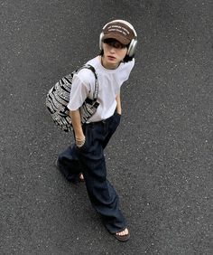 Japanese Mens Outfits, Street Style Boys Outfits, Japanese Fashion Street, Japanese Fashion Men, Cap Outfit Summer, Cap Outfit Men, Cap Outfit, Ootd Summer, Photography Poses For Men