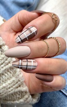 Fall Nails Design, Burberry Nails, Plaid Nail Designs, Plaid Nail Art, Simple Fall Nails, Fall Gel Nails, Cute Nails For Fall, Plaid Nails, Holiday Nail