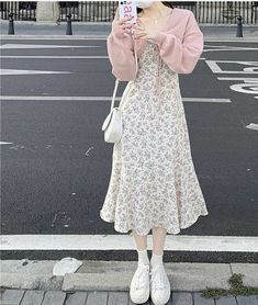 Korean Spring Outfits Pink, Girly Korean Style, Aesthetic Dresses Modest, Korean Style Girly Dress, Soft Fashion Girly, Pink Outfits Korean Style, Sundress Teacher Outfit, Soft Korean Outfits Aesthetic, Soft Pink Outfit Ideas