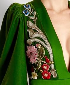 Alexender mcQueen Mcqueen Embroidery, Embroidery Clothes, Ideas Embroidery, Evening Gowns With Sleeves, Lady Like, Fashion Details, Pretty Dresses, Beautiful Outfits