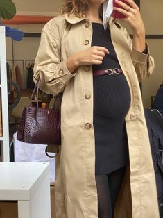 Sezane Maternity, Jeanne Damas Pregnant, Jeanne Damas Pregnancy Style, French Maternity Style, Jeane Damas, French Maternity, Bump Outfits, Alice Dellal