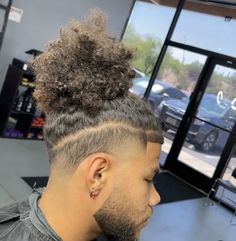 Mid Taper Long Hair, Mid Taper, Man Bun Haircut, Ponytail Haircut, Taper Fade Curly Hair, Dread Hairstyles For Men, Tie Bandana