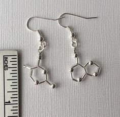 Biolojewelry - MINI Asymmetrical DNA Base Pair Earrings - Thymine & Adenine Dna Earrings, Biology Jewelry, Chemistry Jewelry, Science Jewelry, Molecular Structure, Science Biology, Funky Jewelry, Wire Crafts, Diy Crafts Jewelry