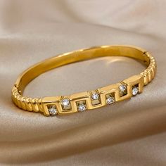 Brand New Women's Diamond & Gold Bangle Bracelet 14k Gold Plated Sterling Silver Genuine 2ct Radiant Cut Lab Created Diamonds 7" - The Most Common Women's Size Retail Price $400 Buy With Confidence From A Top Rated Seller With A 99%+ Feedback Rating! A0443 (Id-1551) Gift Diamond Accents Bangle Bracelet, Gift Diamond Accents Chain Bracelet Bangle, Gift Chain Bangle Bracelet With Diamond Accents, Gold-plated Bangle Bracelets With Diamond Accents, Tarnish Resistant Bangle Chain Bracelet For Anniversary, Formal Gold Bangle Bracelet With Plating, Gold Bangle Chain Bracelet With Diamond Accents, Anniversary Gold Plated Bangle Chain Bracelet, Tarnish Resistant Gold Plated Diamond Bangle Bracelet