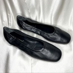 Beautiful Square Toe Trendy & Comfy Soft Leather Black D&G Ballerina Flats. It's In A Great Condition. Worn Just Few Times - Run Small For Me, Hoped For The Best, But No Chance. These Will Become Your On The Go, Fav And Always In Style Flats. Easy To Style With Numerous Outfits. Meant For Someone Who's Gonna Love Them As Much As I Hoped To. Us Size - 8, Eu 38,5. Elegant Black Square Toe Ballet Flats, Luxury Black Calf Leather Ballet Flats, Black Leather-lined Ballet Flats For Work, Luxury Leather-lined Ballet Flats For Formal Occasions, Luxury Black Leather-lined Ballet Flats, Dolce Gabbana Shoes, Flat Color, Ballerina Flats, Fashion Flats