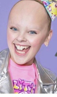 Picture Jokes, Bald Head, Funny Picture, Jojo Siwa, Really Funny Pictures, Really Funny Memes, Reality Tv, Her Hair, Eyebrows