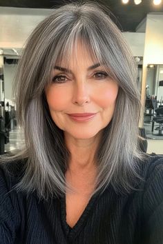 26 Gorgeous Salt and Pepper Bob Ideas - Flo's Blog Salt And Pepper Hair Over 50, Grey Hair Long Bob, Long Grey Hair Over 50, Grey Hair For Warm Skin Tones, Shoulder Length Haircuts For Fine Hair, Silver Hair Bob, Salt And Pepper Bob, Sophisticated Haircut, Gray Hair With Bangs