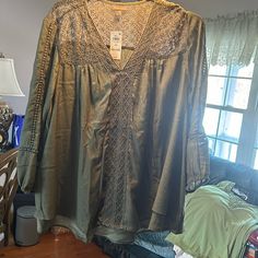 Selling A Size 4x Style & Co. Blouse That Is Olive Green With A Blouse Look Underneath . It Was Purchased At Macy’s. Flowy Rayon Tunic Blouse, Spring Rayon Tunic Top, Spring Tunic Blouse In Rayon, Spring Rayon Tunic Blouse, Tops Style, Women's Style, Olive Green, Top Styles, Top Blouse