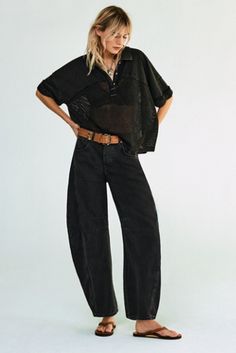 We The Free Good Luck Mid-Rise Barrel Jeans Black Barrel Pants Outfit, Style Barrel Jeans, Black Barrel Jeans Outfit, Black Jeans Street Style, Barrell Jeans, Barrel Jeans Outfit, Barrel Pants, Thrift Ideas, Barrel Jeans