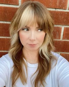 Brown And Blond Color Block Hair, Colored Shag Haircut, Side Part Color Block Hair, Lots Of Layers Medium Hair With Bangs, Color Block Bronde, Shag With Blonde Underneath, Colour Block Bangs Hair, Brown Shag Haircut With Highlights, Color Blocking With Bangs