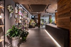 Florist Battistella designed by PlanBstudio features CERAMICHE KEOPE's MOOV