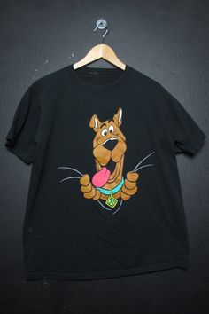 Cartoon Tshirt Design Ideas, Scooby Doo Tshirt, Cartoon Tshirt Design, Scooby Doo T Shirt, Cartoon Tshirts, Vintage Rock Tees, Cartoon Tshirt, Diy Clothes Design