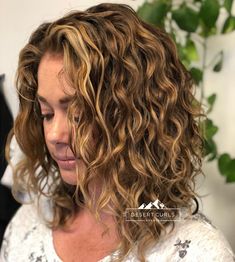 18 Money Piece Curly Hair Styles To Give Your Curls A Pop Of Color Best Color, Pop Of Color, Color Combo, Color Combos, Curly Hair, Color Pop, Curly Hair Styles