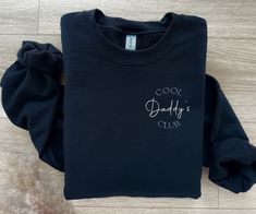 Cool Daddy's Club Personalised Sweatshirt. Dad Gift, Dad sweater. Personalised gift. Dad's Top, Cool Daddy's club Jumper. This listing is for a high quality bespoke sweatshirt that is a hand made item, made to order. Our Cool Daddy's club Sweatshirt is handmade with the finest machinery ensuring the ultimate quality for you. Using only premium  sweatshirts, your handmade Shirt will be SUPER soft and SUPER comfy Material: Luxuriously soft blend of 80% Cotton and 20% Polyester. Handmade Quality: Crafted with the finest machinery for unmatched quality. Customisation: Personalise with names! Add details in the 'personalisation section' at checkout. (Note: Exact spelling as provided will be used.) Design Options: Choose between printed or blank styles. How to Order ❤️ Select the colour and size Dad Sweater, Personalized Sweater, Handmade Shirts, Womens Sweatshirts, Club Sweatshirts, The Cool, Gifts For Dad, Sweatshirts Women, Sweat Shirt