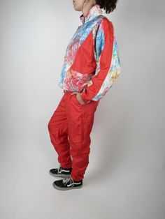 Vintage 90s sports suit, nylon tracksuit, red with multicolor pattern Size M (check the measurements carefully) Jacket measurements: Length from collar to cuff: 69cm Width from armpit to armpit: 57 cm Length: 64cm Pants measurements: Waist: Elastic from 29cm to 50cm (It has laces to tighten them) Horse: 32 cm Thigh width: 31cm Length: 105 cm The model is 164 cm tall and usually wears a size S Condition: PERFECT - No signs of wear Our garments are all vintage and second hand. Any signs of wear or Red Nylon Windbreaker For Spring, Vintage Nylon Track Jacket For Winter, Red Fitted Tracksuit For Sportswear, 80s Track Suit, Red Fitted Tracksuit Sportswear, Nylon Tracksuit, Red Nylon Track Jacket, Vintage Multicolor Winter Track Jacket, 90s Sports