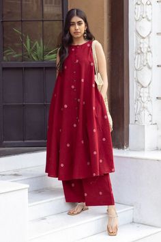 Jamdani Fabric, Red Long Dress, Cotton Dress Pattern, Simple Frock Design, Stylish Kurtis Design, Simple Frocks, Simple Kurta Designs, Simple Kurti Designs