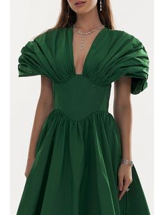 A-Line Evening Gown Elegant Christmas Red Green Dress Formal Black Dress Plus Size Fall Floor Length Short Sleeve V Neck Satin with Pleats 2024 Dark Green Gown, Green Dress Formal, Evening Gowns Plus Size, Black Dress Plus Size, Red Green Dress, Formal Black Dress, Plus Size Elegant Dresses, Gown Elegant, Plus Size Fall