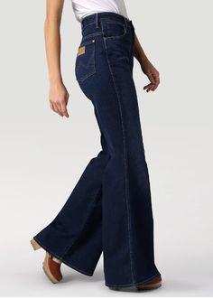 She LOVES A BIT OF DRAMA AND ALWAYS HAS A GOOD STORY TO TELL Maybe you do too. With her flirty, '70s-inspired flare-leg opening, Wanderer is all about showing up and showing out. The high-rise waist contours through the hips and bottom, a look that defines the Wrangler® Heritage collection. It's the fit that won over the West, and it's still turning heads today. Releasing at the knee to a theatrical flare leg opening, Wanderer is full of personality and always ready for a casual day at the offic Wrangler High Rise Flare Jeans, Wrangler Wanderer Jeans, Wrangler Jeans Women's Outfit, Long Flare Jeans, Wrangler Jeans Women's, 2024 Wardrobe, Wrangler Women, Romantic Clothing, Indian Designers