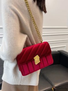 BirdinBag - Chic Quilted Shoulder Bag with Chain Detail Red Square Shoulder Bag With Chain Strap, Red Chain Shoulder Bag Rectangular, Trendy Red Bag With Chain, Chic Bag With Gold Chain For Gift, Chic Quilts, Quilted Shoulder Bag, Bag With Chain, First Contact, Style Minimalist