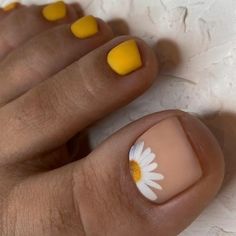 Pedicure Ideas Shellac, Pedicure Sunflower Design, Jell Manicure Ideas, Nails For Trip To Greece, Toenail Nail Art, Bright Toenails For Summer, Cute Summer Toenails, Pedicure Summer Ideas, Summertime Nails Designs