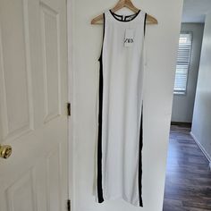 New Zara Sleeveless Maxi Dress Side Stripes Back Slit Size Small White Black Measurements In Pics. Br1 Zara White, Sleeveless Maxi Dress, Side Stripe, Zara Dresses, New Dress, Black Color, White Black, White And Black, Zara