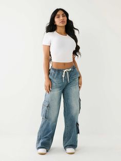 JESSIE BIG T SUPER BAGGY CARGO JEAN Big Jeans Outfit, Athletic School Outfits, Tight Shirt Outfit, Baggy Jeans 90s, Detergent Product, Big Jeans, Skin Layers, Flared Jumpsuit, Baggy Jeans Outfit