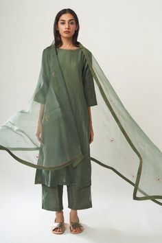 Sage green kurta with side pockets. Paired with pant and embroidered dupatta.
Components: 3
Fabric: Chanderi, Organza
Neckline: Straight
Sleeve Length: Three quarter
Color: Green
Embroidered dupatta - Aza Fashions Green Kurta Woman, Gown With Dupatta, Kurta Set For Women, New Address, Embroidered Dupatta, Straight Kurta, Organza Dupatta, Indian Fashion Designers, Pernia Pop Up Shop