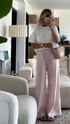 #summeroutfitideas #summeroutf Make Summer Outfits, South Florida Style Fashion, Neutrals Aesthetic Outfits, Summer Mum Outfits Mom Style, Denim Linen Pants Outfit, No Dress Code Work Outfit, Chic Mum Style, Outfit Inspirations Modest, Spring European Fashion