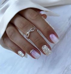 Wedding Nails are the Bliss of this Bridal Season Diamante Nails, Eye Nail Art, Square Nail Designs, Sparkle Nails, Bride Nails, Oval Nails, Bridal Nails, Manicure Y Pedicure