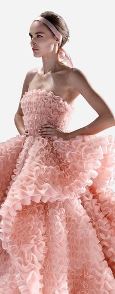 Pantone Strawberry Cream 2022 2022 Aw, Haute Couture Dress, Mode Rose, Look Rose, Ralph Russo, Ralph And Russo, Pink Shades, Couture Dress, Couture Mode