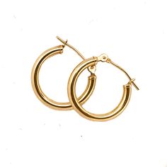 Your everyday fine jewelry hoop earrings. These look great casual or dressed up. Details: Solid 14k gold hoop earrings (pair)2mm thick 16 / 25 /30 /40 mm hoop Easy snap closure Light Weight Gold Earrings, Gold Earrings Hoops, Gold Small Hoop Earrings, Jewelry Hoop Earrings, Creole Earrings, 14k Gold Hoop Earrings, Preppy Jewelry, Golden Hoops, Small Gold Hoops