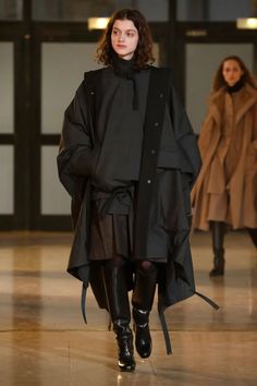 Christophe Lemaire, Black Clothing, Fashion Show Images, Vogue Paris