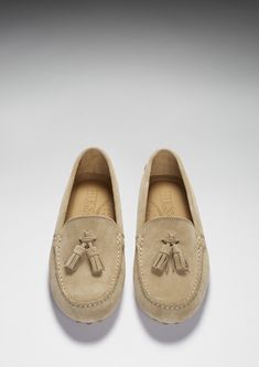 Hugs & Co. taupe tasselled loafer driving shoes for women. Made out of Italian suede in this versatile taupe sand suede, these driving loafers are a great staple piece. Moccasin style driving loafers in luxurious taupe suede upper and lined with a soft leather for extra comfort. Made in Portugal 100% Suede Upper featuring a 100% Leather Lining Rubber studded sole Womens Driving Loafers, Moccasins Style, Driving Loafers, Tassel Loafers, Driving Shoes, Staple Pieces, Shoes For Women, Moccasins, Soft Leather