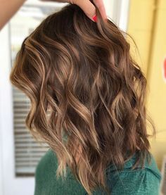 Brown Hair With Maple Highlights, Blonde Hair Brown Highlights Caramel, Brunette Hair Color With Highlights Short, Med Length Highlighted Hair, Full Balayage Brown Hair, Partial Hair Highlights, Balayage Fine Hair Brown, Shoulder Length Brown Hair Lowlights, Short Partial Highlights