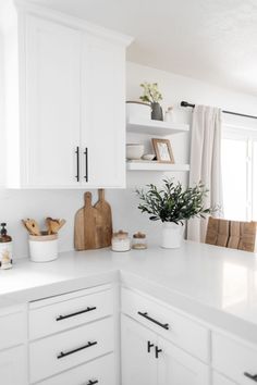 the kitchen counter is clean and ready for us to use