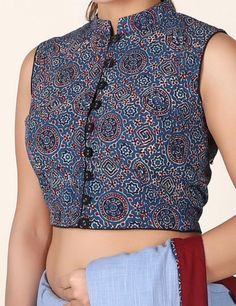 Crop Top Back Neck Designs, Kalamkari Crop Top, Crop Top Blouse Designs Latest, Crop Top Blouse Designs, Cotton Saree Blouse Designs, Cotton Blouse Design, Clothes Art