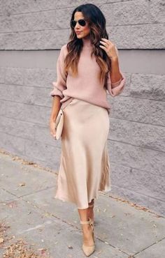 Silk Skirt Outfit, Satin Skirt Outfit, Looks Street Style, Stylish Work Outfits, Fashion Mistakes, Looks Chic, Silk Skirt, Work Fashion